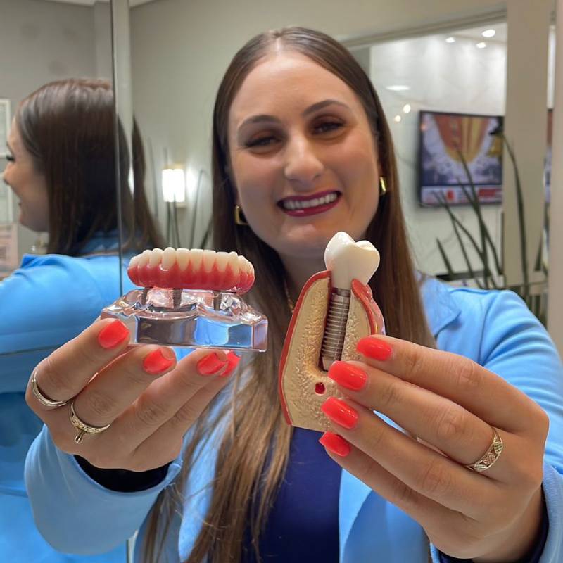 Implantes dentários cruz alta dentista