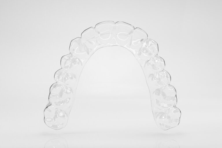 O Alinhador Invisível Fica Amarelado?